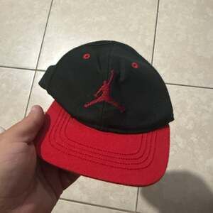 Air Jordan Infant True Jumpman Black and Red Snapback Hat